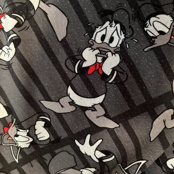 LuLaRoe Woman’s Disney Donald Duck Black Gray White 3/4 Sleeve Top Large Cute - Picture 5 of 10